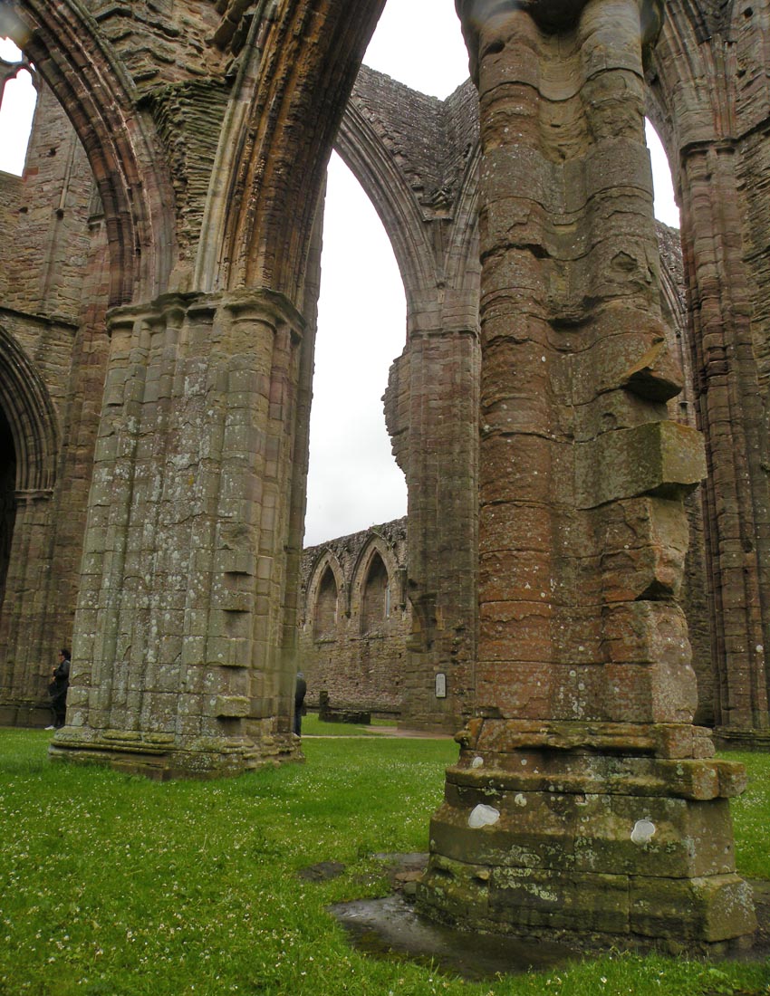 Visitando una abbazia gotica...